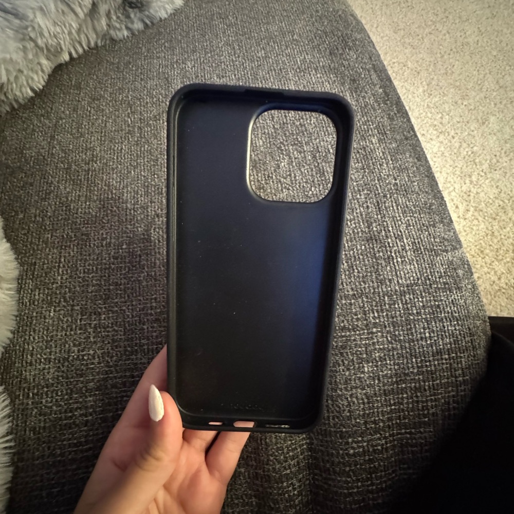 Black Embossed Pattern Phone Case - Picture 2 of 2